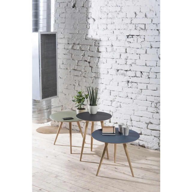 Gazzda Arp side table houten bijzettafel whitewash met linoleum tafelblad smokey blue Ø 45 cm 2042005 large