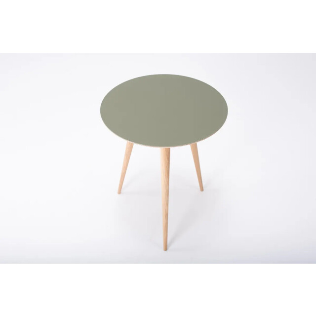 Gazzda Arp side table houten bijzettafel whitewash met linoleum tafelblad olive Ø 45 cm 2333114 large