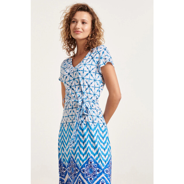 Smashed Lemon 24360 dames maxi witte jurk met blauw en wit ornamentaal 24360-010-625 large