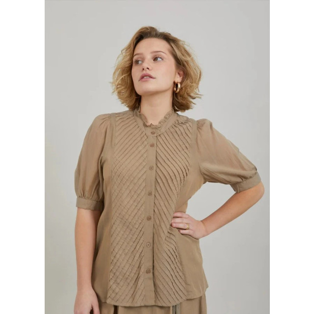 Coster Copenhagen Zandkleurige blouse met korte mouwen Zandkleurige blouse met korte mouwen  large