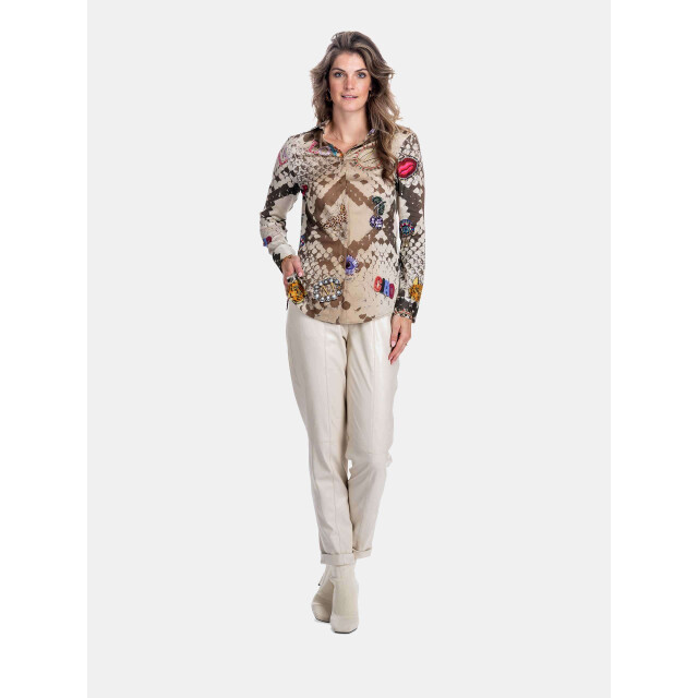 Mucho Gusto Blouse francis bay met beige slangenprint en kunstzinnige gedrukte patches Blouse Francis Bay met Beige Slangenprint en Kunstzinnige Gedrukte Patches large