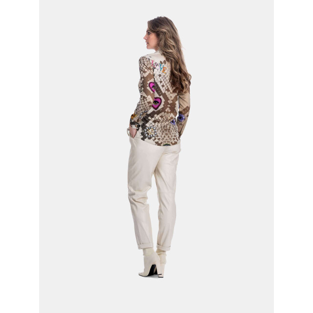 Mucho Gusto Blouse francis bay met beige slangenprint en kunstzinnige gedrukte patches Blouse Francis Bay met Beige Slangenprint en Kunstzinnige Gedrukte Patches large