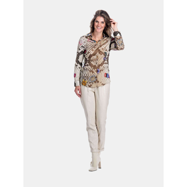 Mucho Gusto Blouse francis bay met beige slangenprint en kunstzinnige gedrukte patches Blouse Francis Bay met Beige Slangenprint en Kunstzinnige Gedrukte Patches large