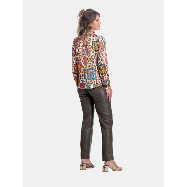 Mucho Gusto Blouse vinci met panterprint en kunstzinnige gedrukte tasjes Blouse Vinci met Panterprint en Kunstzinnige Gedrukte Tasjes large