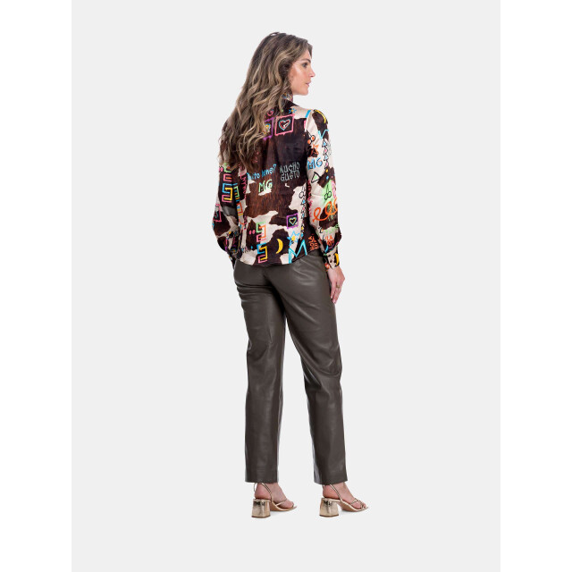 Mucho Gusto Blouse vinci met koeienprint en graffiti illustraties Blouse Vinci met Koeienprint en graffiti illustraties large