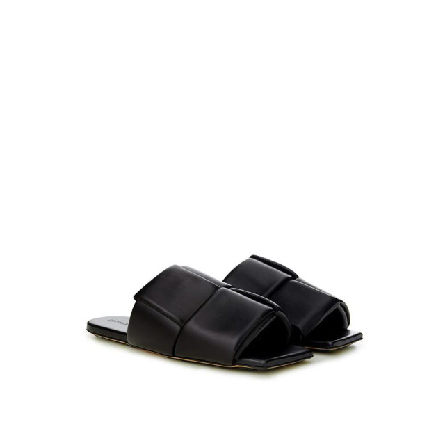 Bottega Veneta Stijlvolle leren sandalen Bottega Veneta Stijlvolle Zwarte Leren Sandalen large