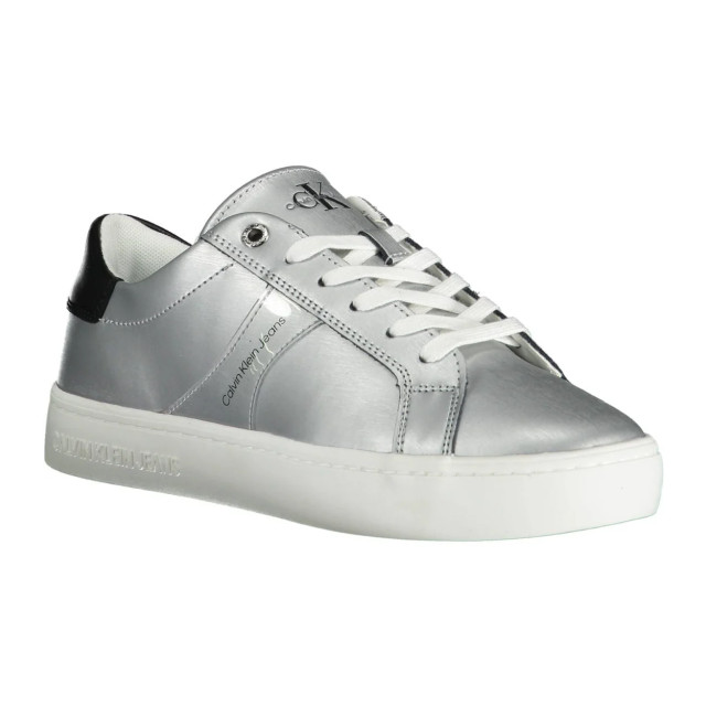 Calvin Klein Elegante sneaker met contrasterende zool Calvin Klein Elegante Zilveren Sneaker Met Contrasterende Zool large