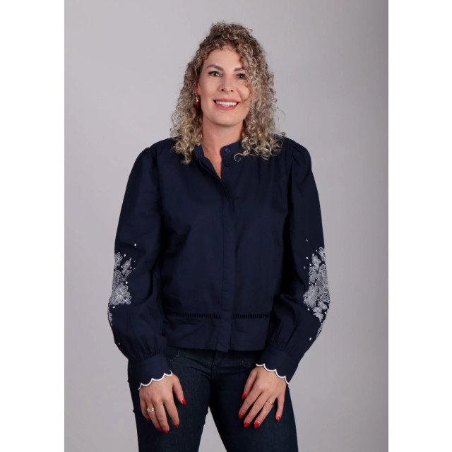 mbyM Donker blouse borduursels pauline Donkerblauwe blouse met bloemenborduursels Pauline  large