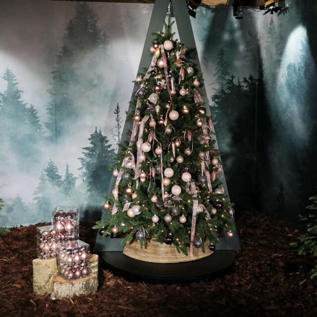 Excellent Trees Luxe kerstboom ® led falun green 150 cm met lampjes 2005432 large