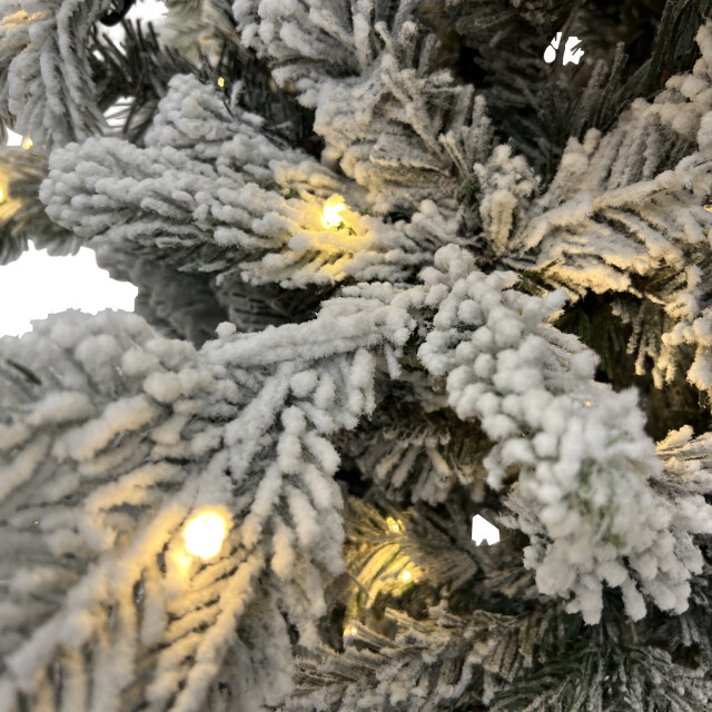 Excellent Trees ® led varberg green 150 cm kerstboom met sneeuw en verlichting 2005435 large