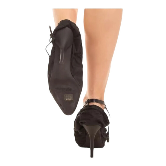 Off White Chic kalfsleren pumps met opaque hakken Off-White Chic Zwart Kalfsleren Pumps Met Opaque Hakken large