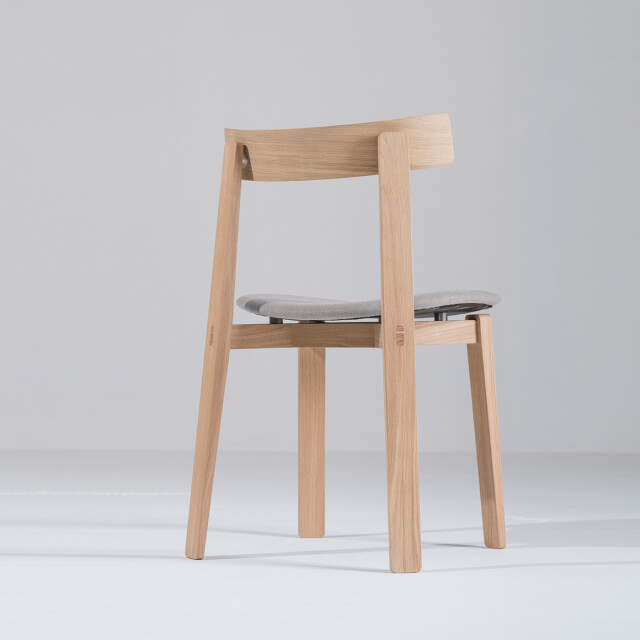 Gazzda Nora chair houten eetkamerstoel whitewash met licht kussen 2028651 large