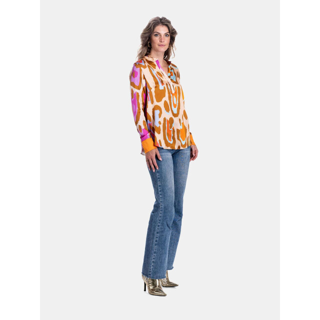 Mucho Gusto Zijden blouse monza levendige oranje en fuchsia luipaardprint met verloop effect Zijden Blouse Monza Levendige Oranje en Fuchsia Luipaardprint met Verloop Effect large