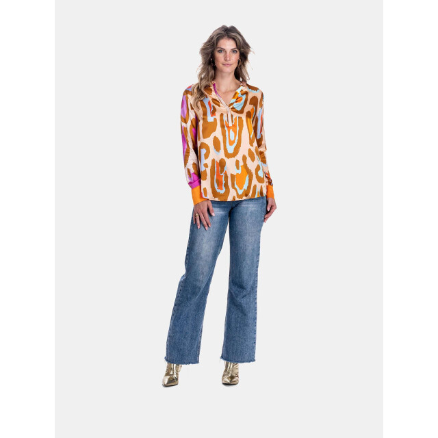 Mucho Gusto Zijden blouse monza levendige oranje en fuchsia luipaardprint met verloop effect Zijden Blouse Monza Levendige Oranje en Fuchsia Luipaardprint met Verloop Effect large