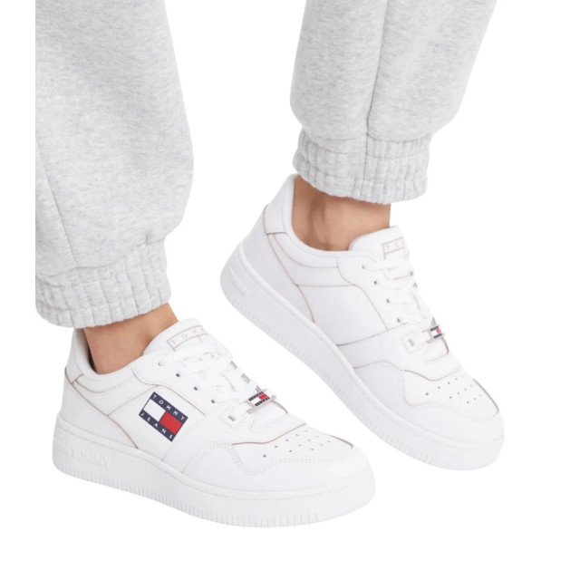 Tommy Hilfiger Chique te sneakers met logodetail Tommy Hilfiger Wit Sneakers Met Beige Details large