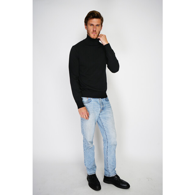 William de Faye Coltrui - WFM143_Black large