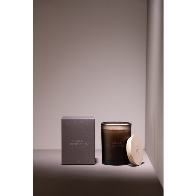 J-Line geurkaars accords essentiels vanille gourmande-38h 8.5x8.5x12.5cm 3066138 large