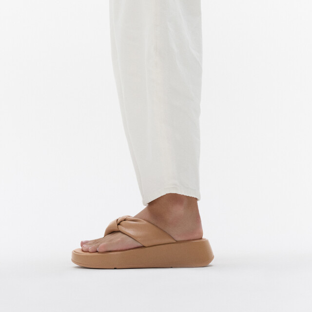 FitFlop F-mode knot soft-leather flatform toe-post sandals IY1 large