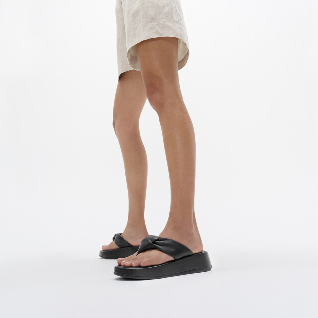 FitFlop F-mode knot soft-leather flatform toe-post sandals IY1 large