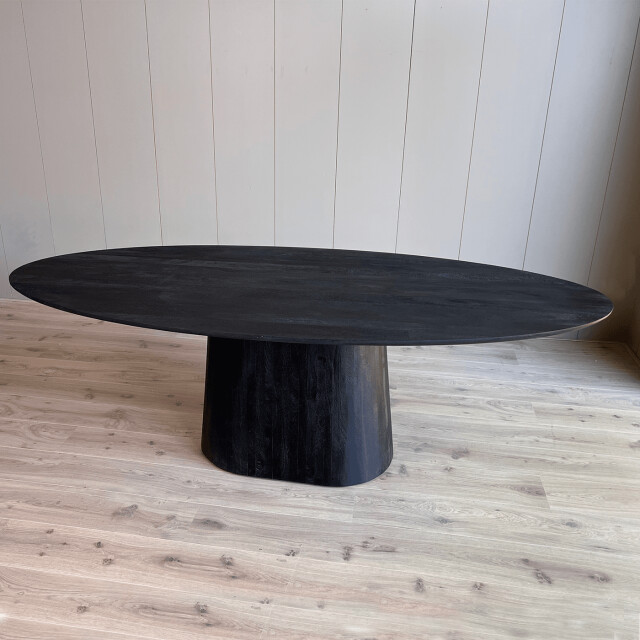 Old Inn Eetkamertafel oslo ovaal zwart 240cm 2939239 large