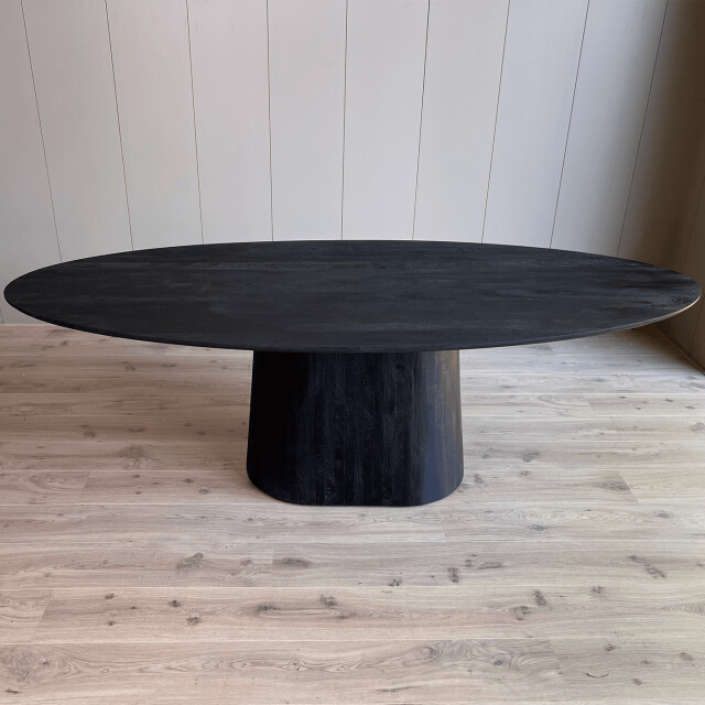 Old Inn Eetkamertafel oslo ovaal zwart 240cm 2939239 large
