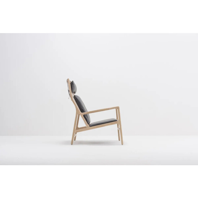 Gazzda Dedo lounge chair whitewash eiken dakar leather black zitting 2333102 large