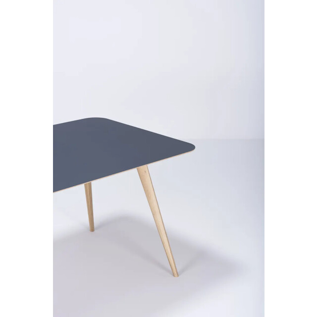 Gazzda Stafa table houten eettafel whitewash met linoleum tafelblad smokey blue 160 2333124 large