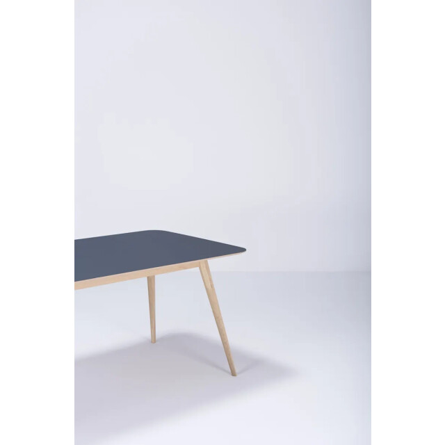 Gazzda Stafa table houten eettafel whitewash met linoleum tafelblad smokey blue 180 2333123 large