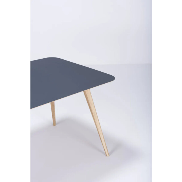 Gazzda Stafa table houten eettafel whitewash met linoleum tafelblad smokey blue 140 2333125 large