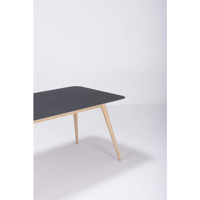 Gazzda Stafa table houten eettafel whitewash met linoleum tafelblad nero 200 x 90 2042011 large