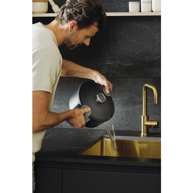 BergHOFF Leo recycled steelpan met deksel phantom -18cm 3950574 large