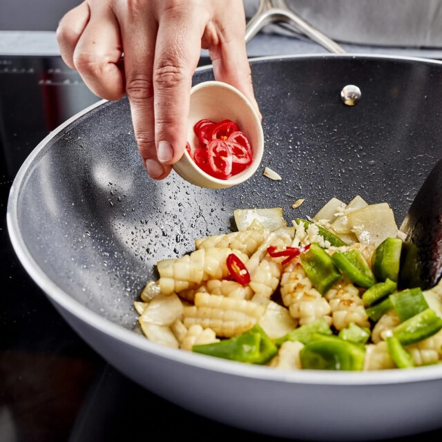 Demeyere Alu pro 5 ceraforce wok 30 cm 13930 large
