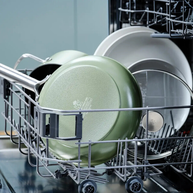 BK Cookware Bk sublime koekenpan olive green- 20 cm CC009071-001 large