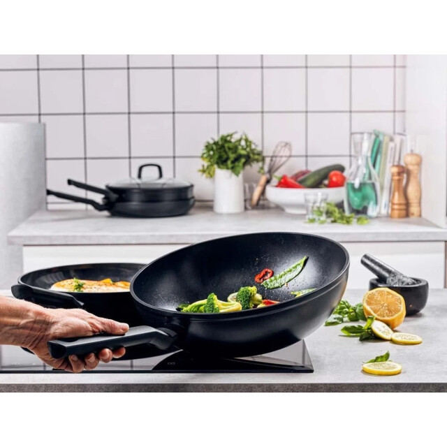 BK Cookware Bk easy induction ceramic wok 30cm CC004376-001 large