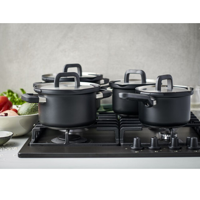 BK Cookware Bk flow cool black soeppan- 24 cm rvs veilig afgietsysteem B2478.324 large