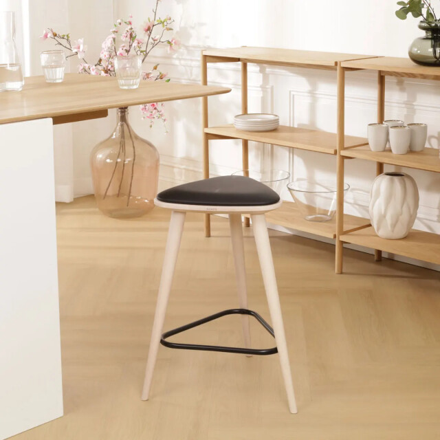 Fameg Finn houten barkruk whitewash met zitkussen 61 cm 2027537 large