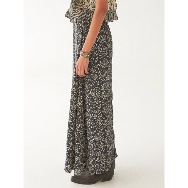 Maison Hotel Eeva skirt black sheep Eeva skirt black she large