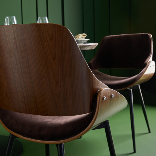 Signature Set van 4 stoelen met walnootafwerking en bruine fluwelen zitting mannix 2929606 large