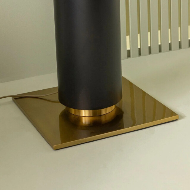 Signature Staande lamp in zwart metaal met gouden afwerking h165 cm vendome 2981034 large
