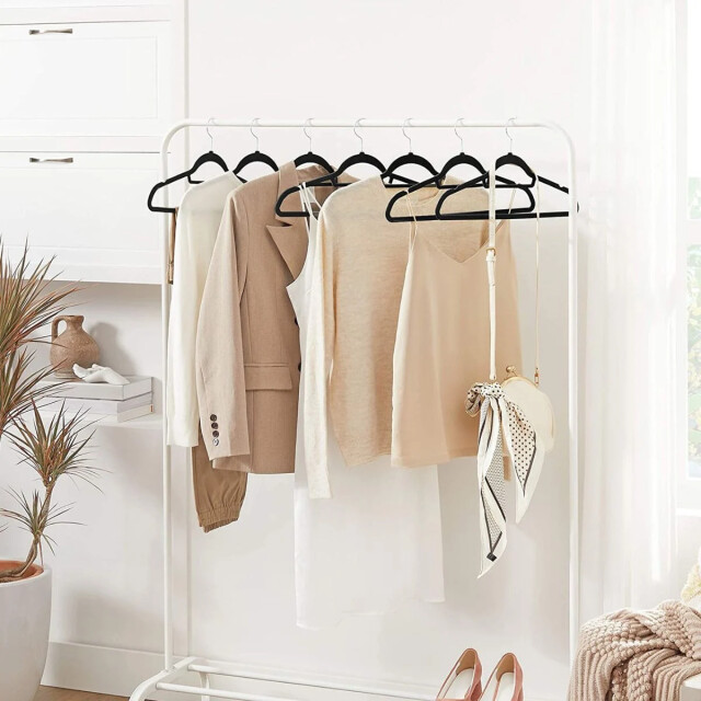 CaliCosy Set van 20 fluwelen zwarte hangers 2929468 large