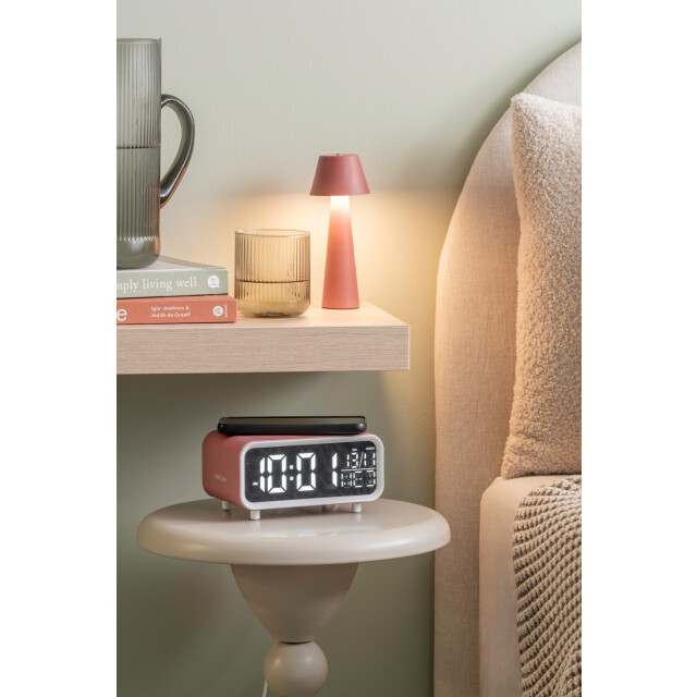 Karlsson wekker chunky led w. phone charger rose tan 3064842 large