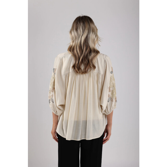 Nukus Nks02097 17 tina blouse embroidery off white NKS02097 17 large