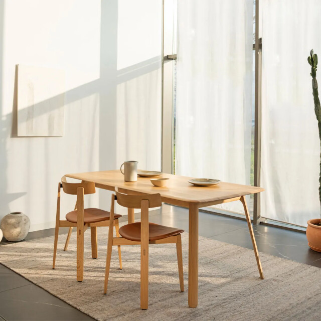 Gazzda Nora chair houten eetkamerstoel whitewash met licht kussen 2028651 large