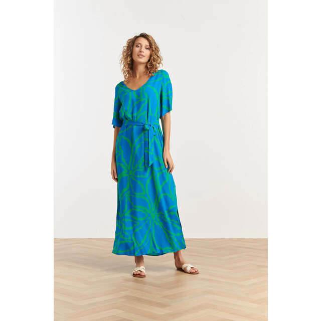 Smashed Lemon 25068 maxi jurk met grafische bloemenprint in felblauw 25068-650-530 large
