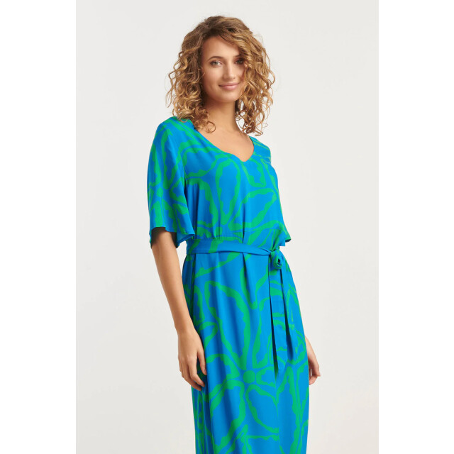 Smashed Lemon 25068 maxi jurk met grafische bloemenprint in felblauw 25068-650-530 large