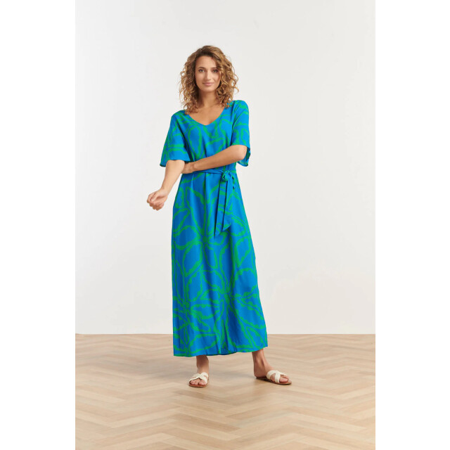 Smashed Lemon 25068 maxi jurk met grafische bloemenprint in felblauw 25068-650-530 large