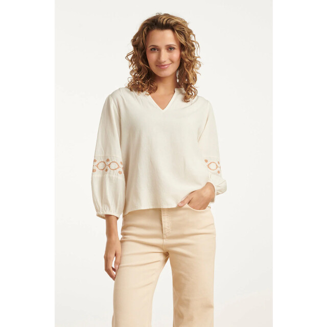 Smashed Lemon 25194 off white top met geborduurde mouwen | sand-off 25194-010-720 large