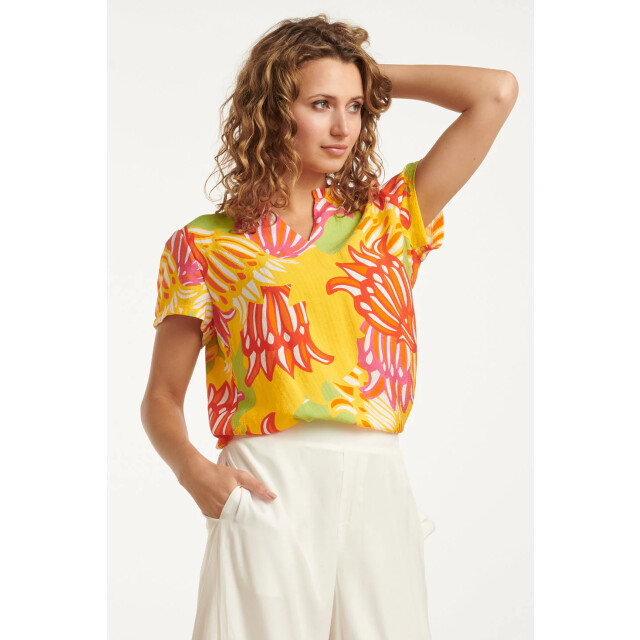 Smashed Lemon 25030 v-hals top met fel rijke bloemenprint | 25030-998-XXL large