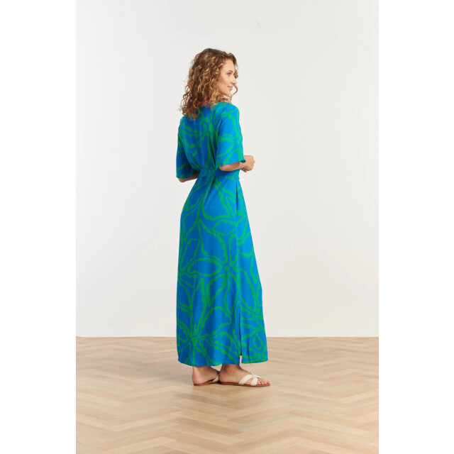 Smashed Lemon 25068 maxi jurk met grafische bloemenprint in felblauw 25068-650-530 large