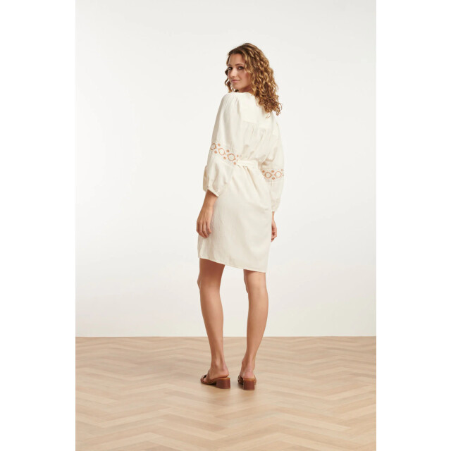 Smashed Lemon 25195 off white jurk met geborduurde mouwen | sand-off 25195-010-720 large